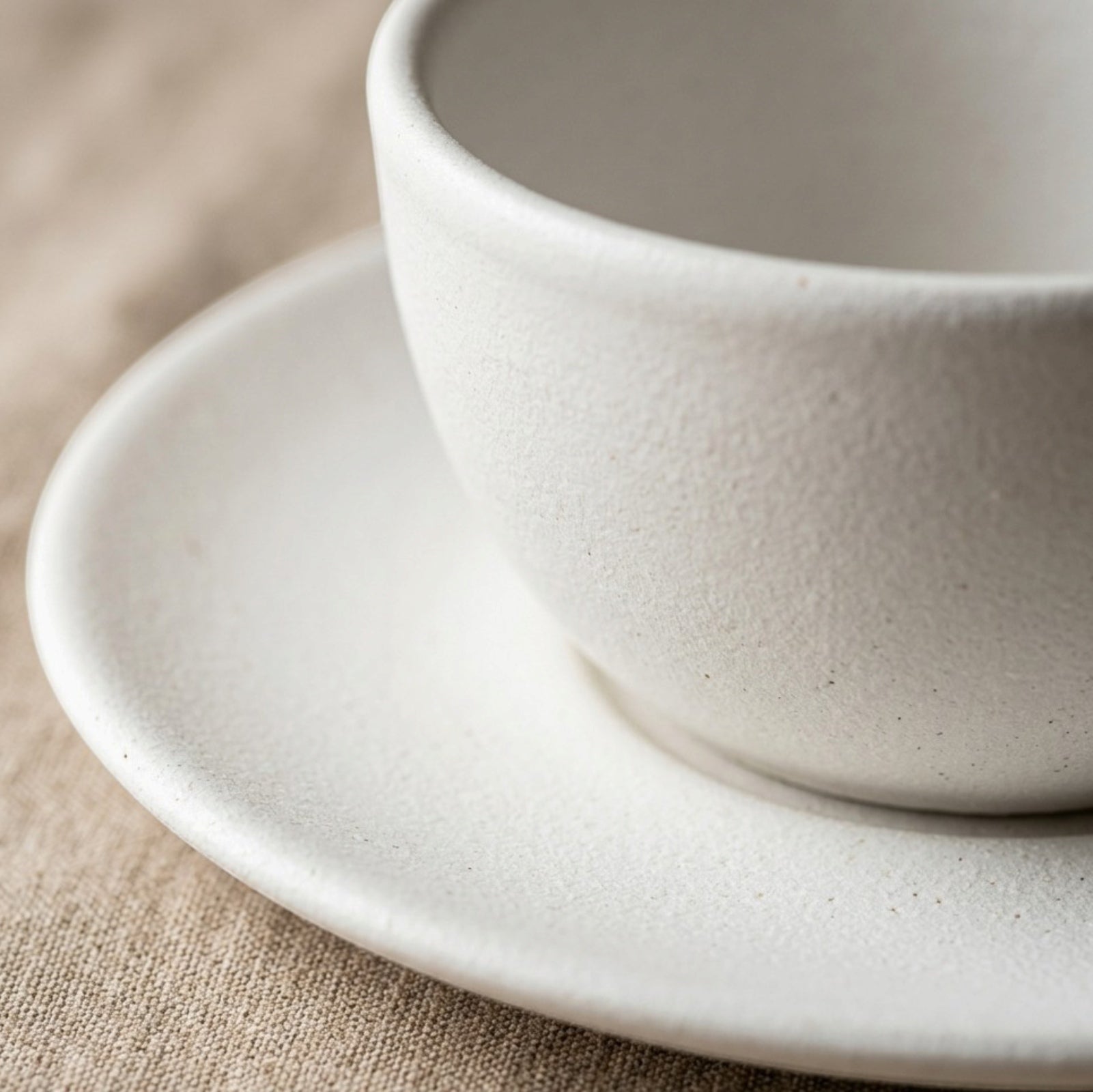 Voln Round Ceramic Planter with Saucer 6 in Matte White